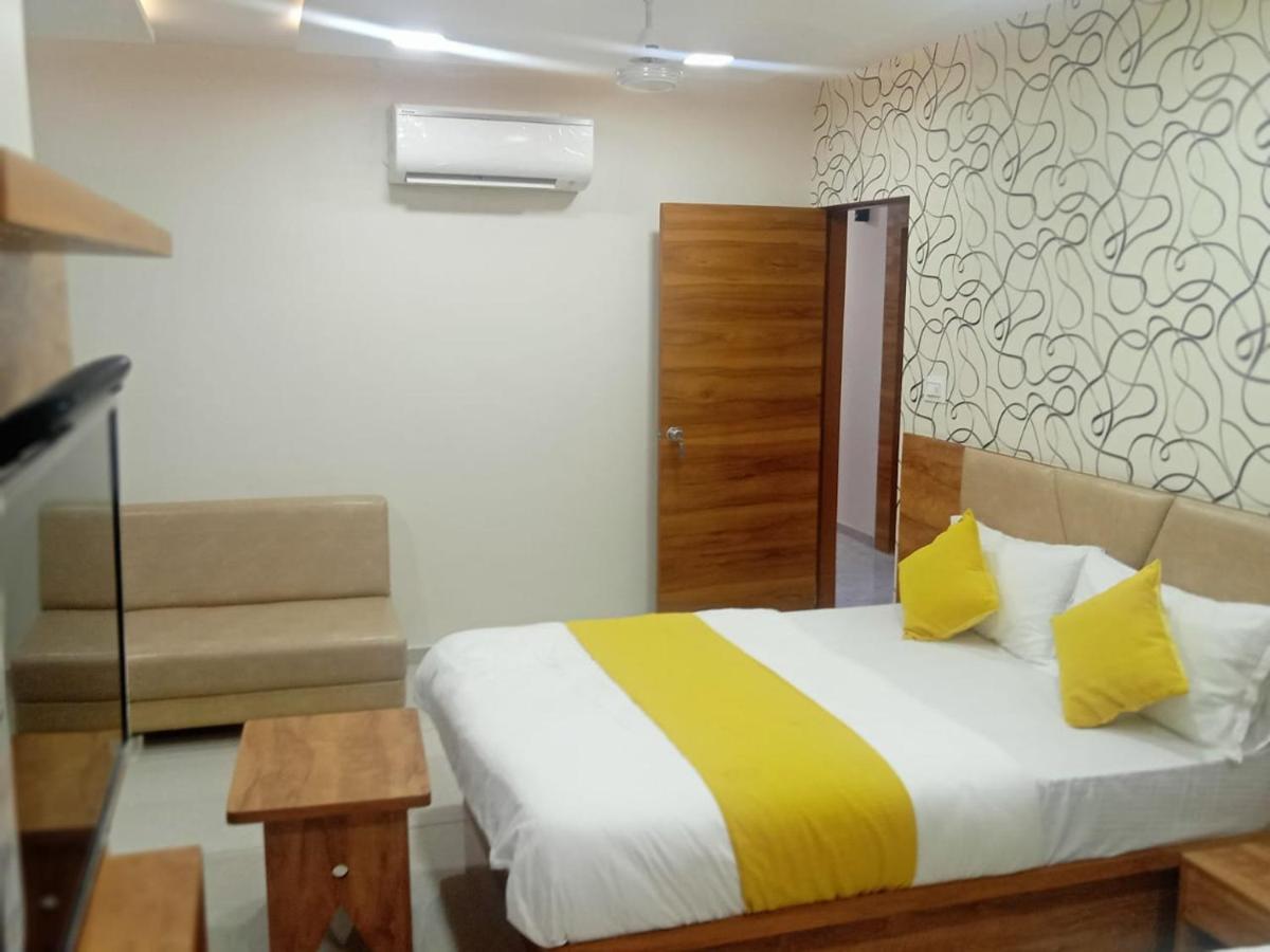 Hotel Dreamland Vadodara Eksteriør billede
