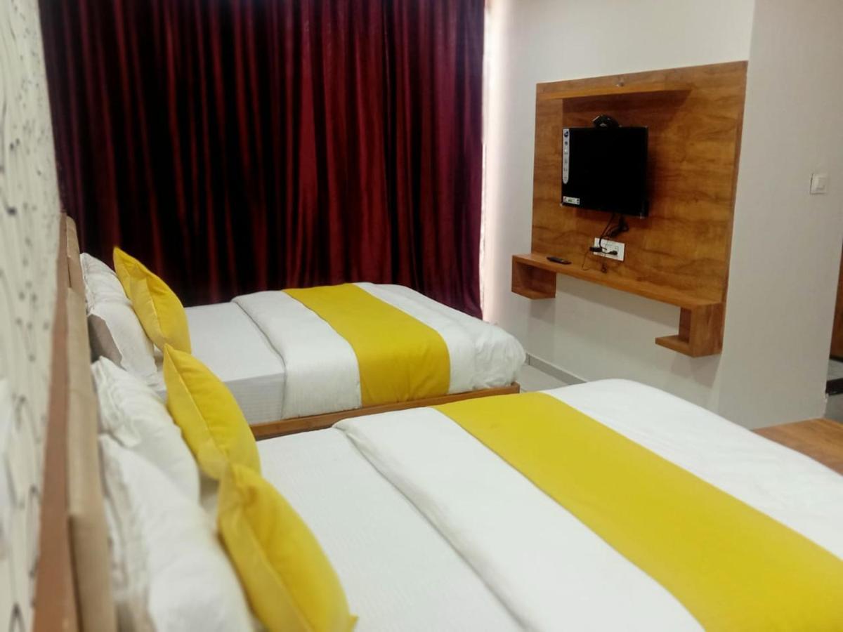 Hotel Dreamland Vadodara Eksteriør billede