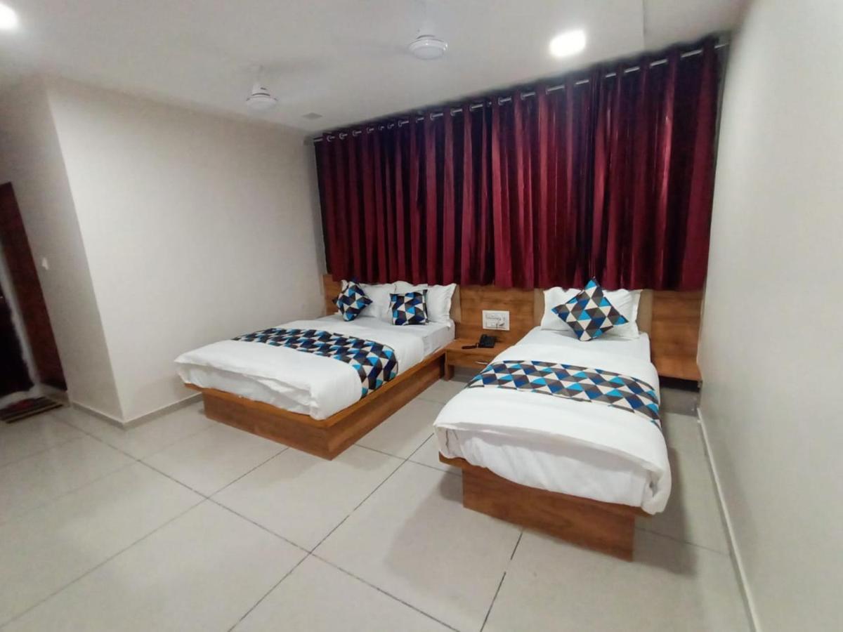 Hotel Dreamland Vadodara Eksteriør billede