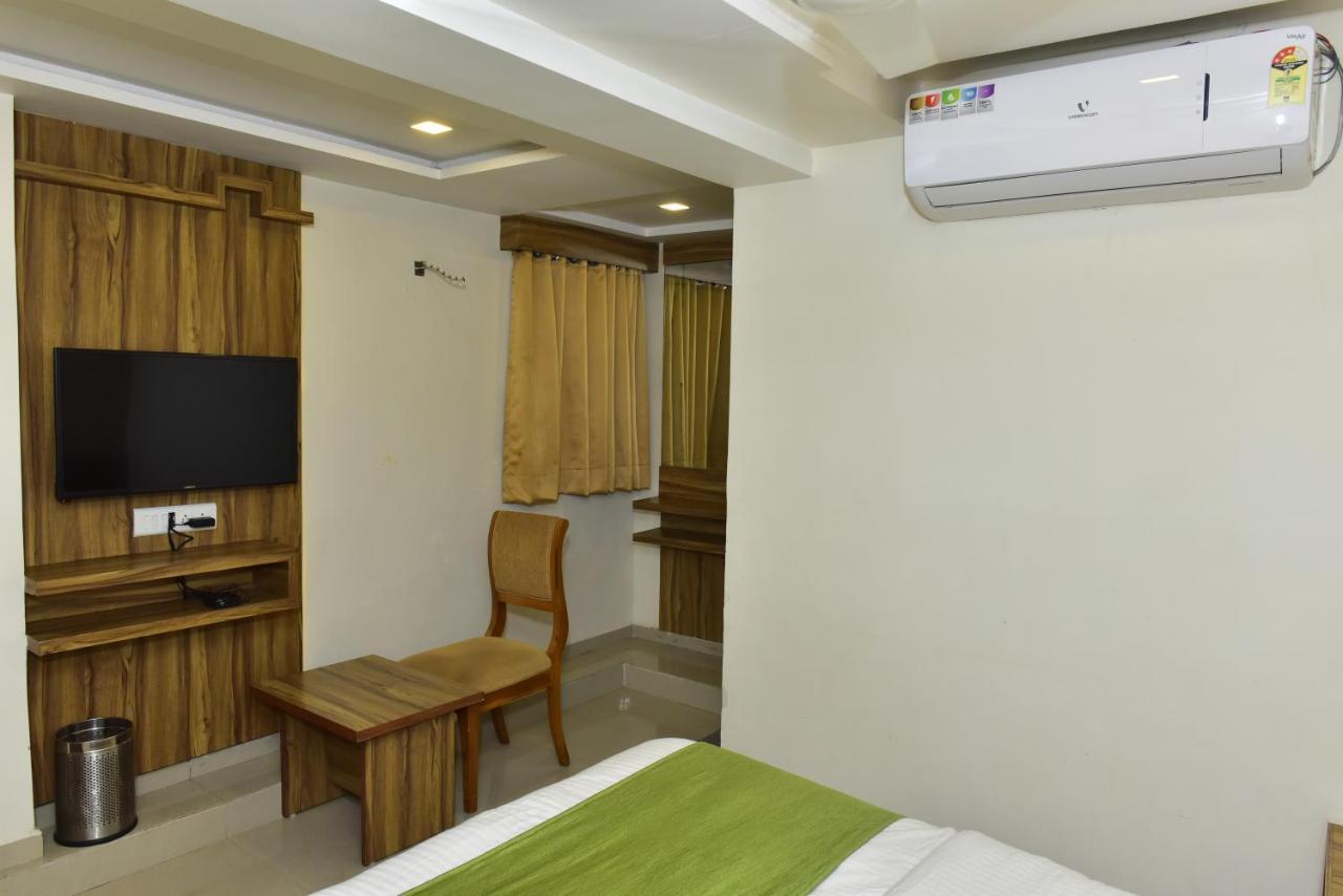 Hotel Dreamland Vadodara Eksteriør billede