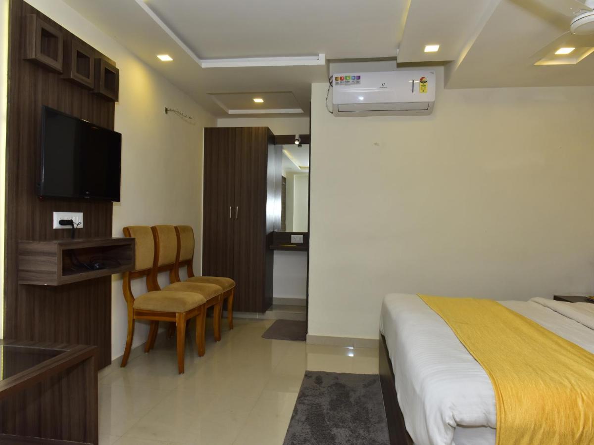 Hotel Dreamland Vadodara Eksteriør billede